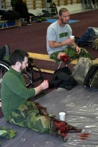 Personer som spelar svårt skadade.