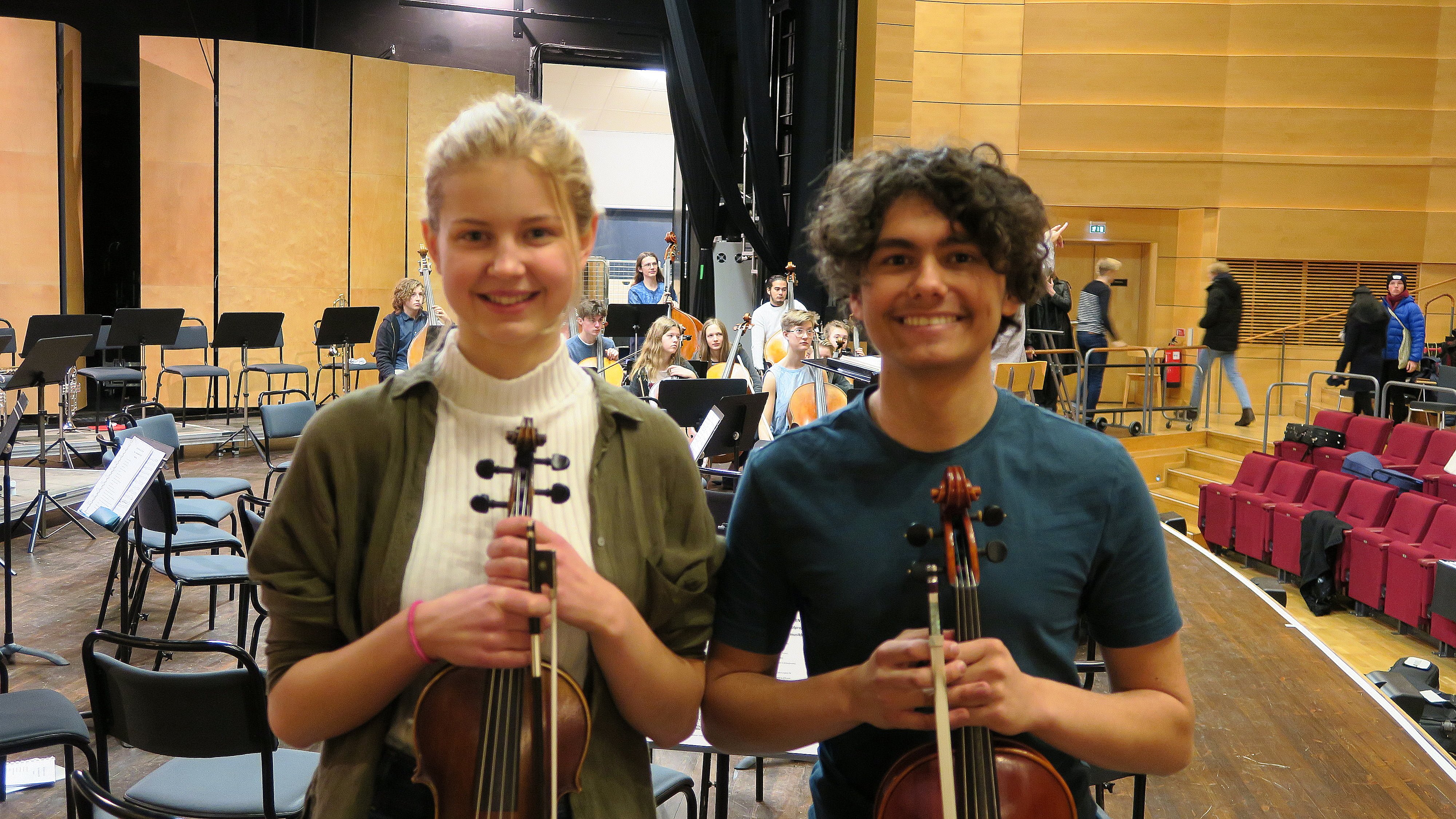 Agnes Bohlin och Dante Lind i en repetitionspaus.