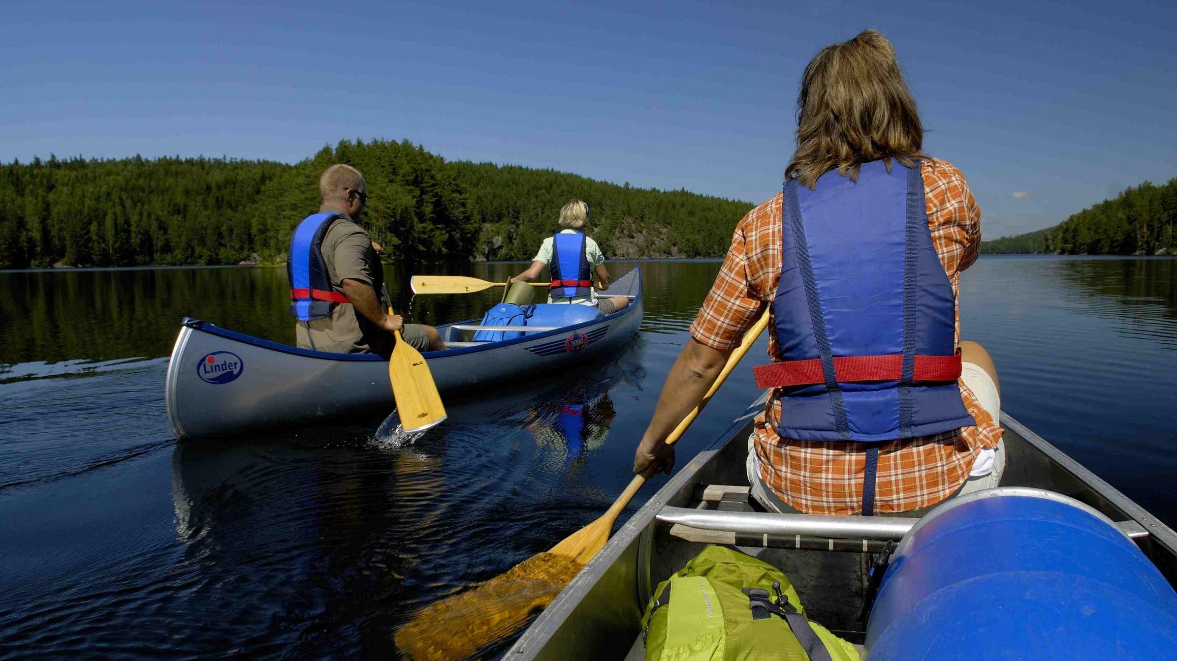 Människor som paddlar kanot. Foto: Göran Assner