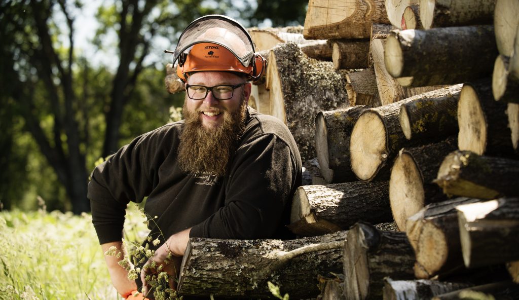 Martin Spjut grundare och ägare av Spjuts skog & marktjänst AB och stolt vinnare av Unga Landbygdspriset 2018.