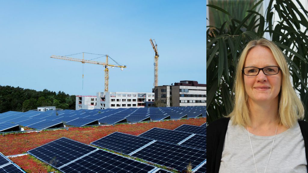 Solpanelerna vid Östra sjukhuset i Göteborg har fått jobba ordentligt i sommar vilket glädjer Västfastigheters miljöchef Kristina Käck. Foto Östra sjukhuset: Paul Björkman.