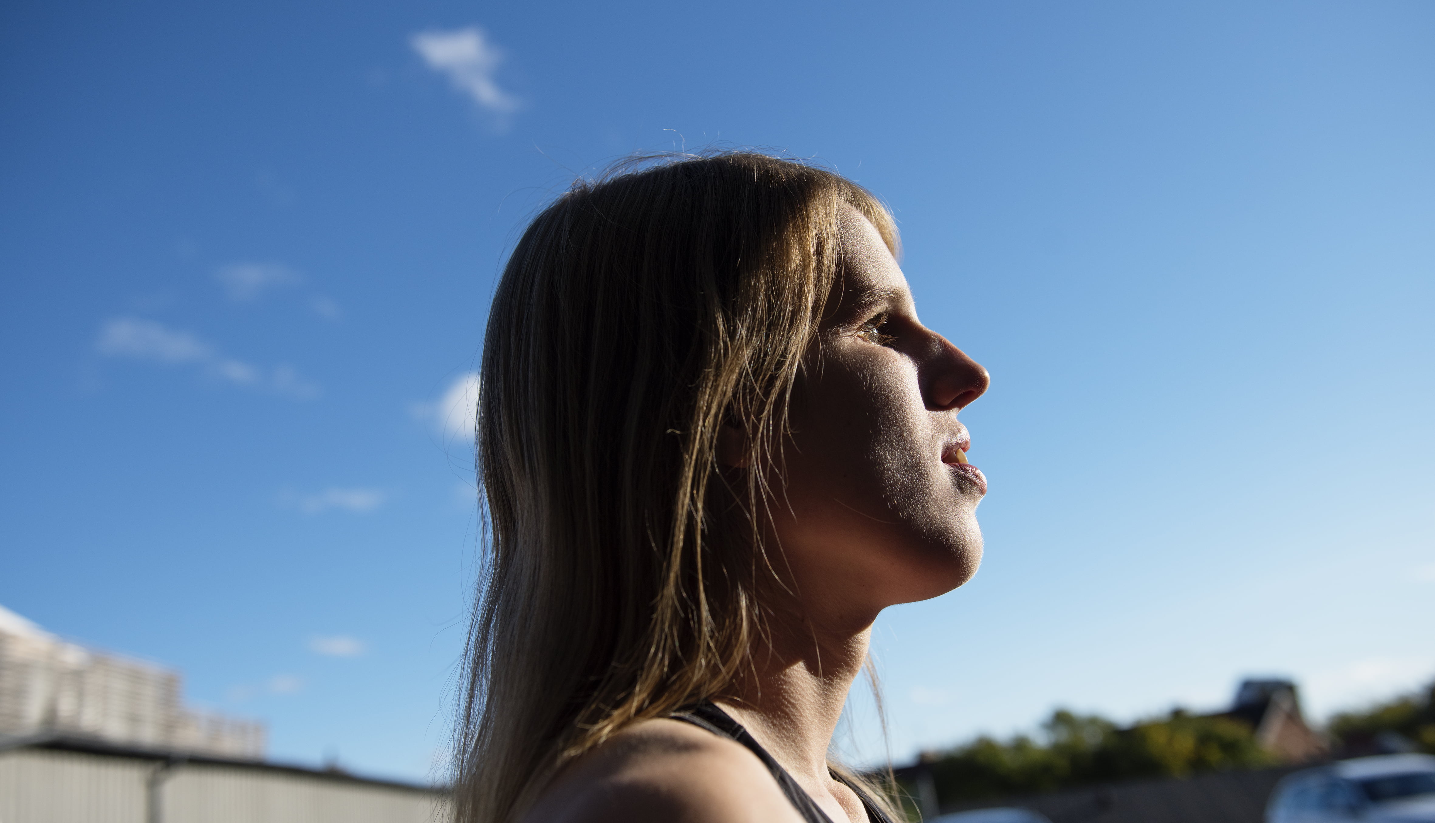 Envis, nyfiken och ambitiös. Viktoria Karlssons personliga egenskaper för henne framåt i såväl studier som friidrott. Foto: Anna Rehnberg