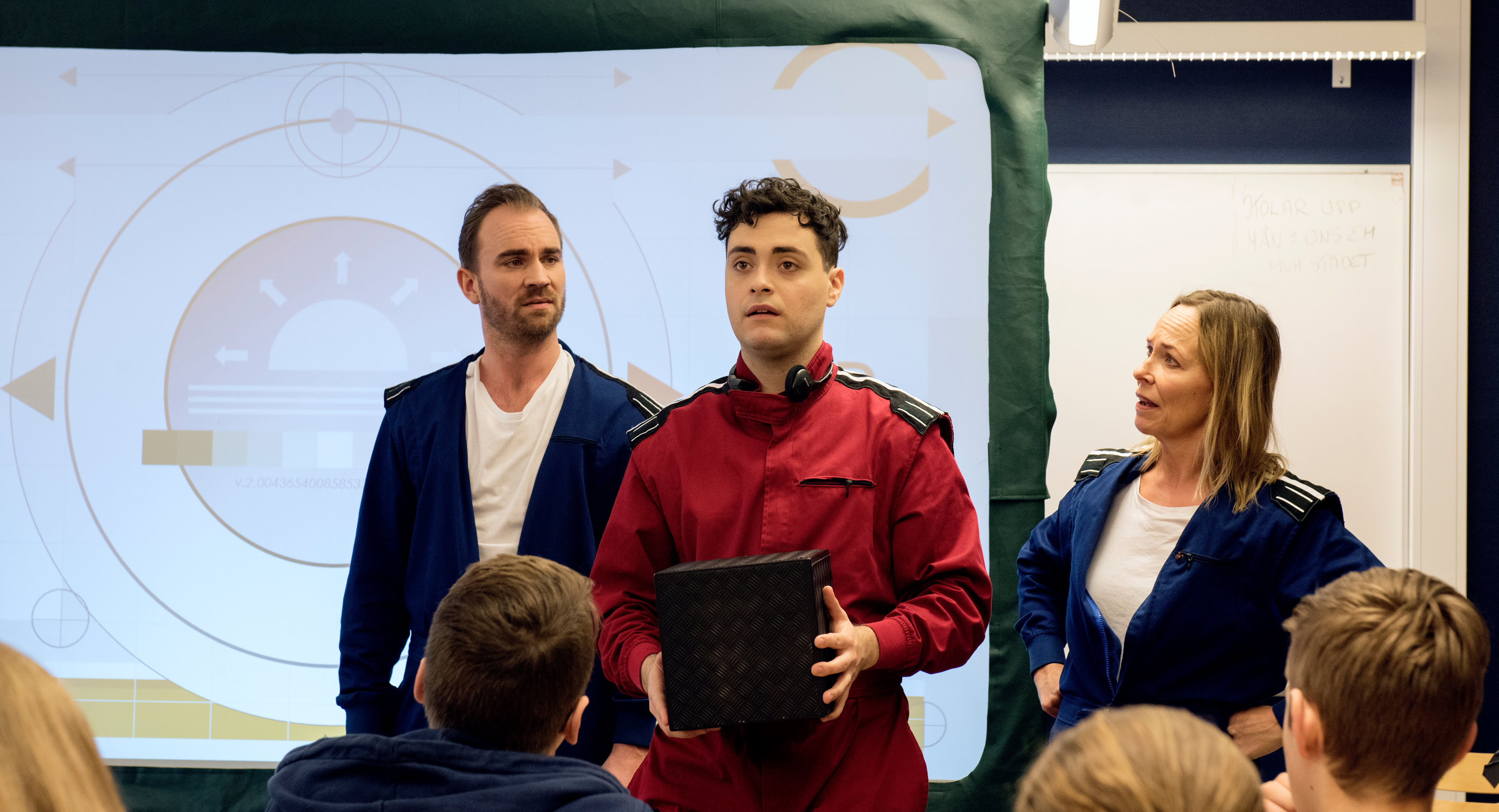 Föreställningen Dilemma spelas i ett klassrum i Sätilaskolan.