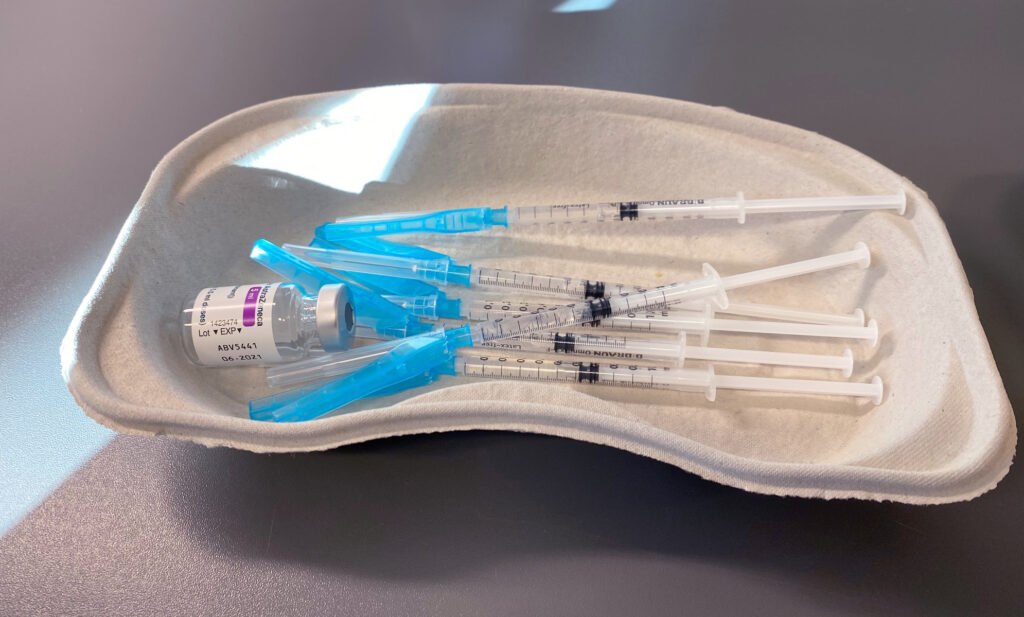 Sprutor och vaccin mot covid-19.