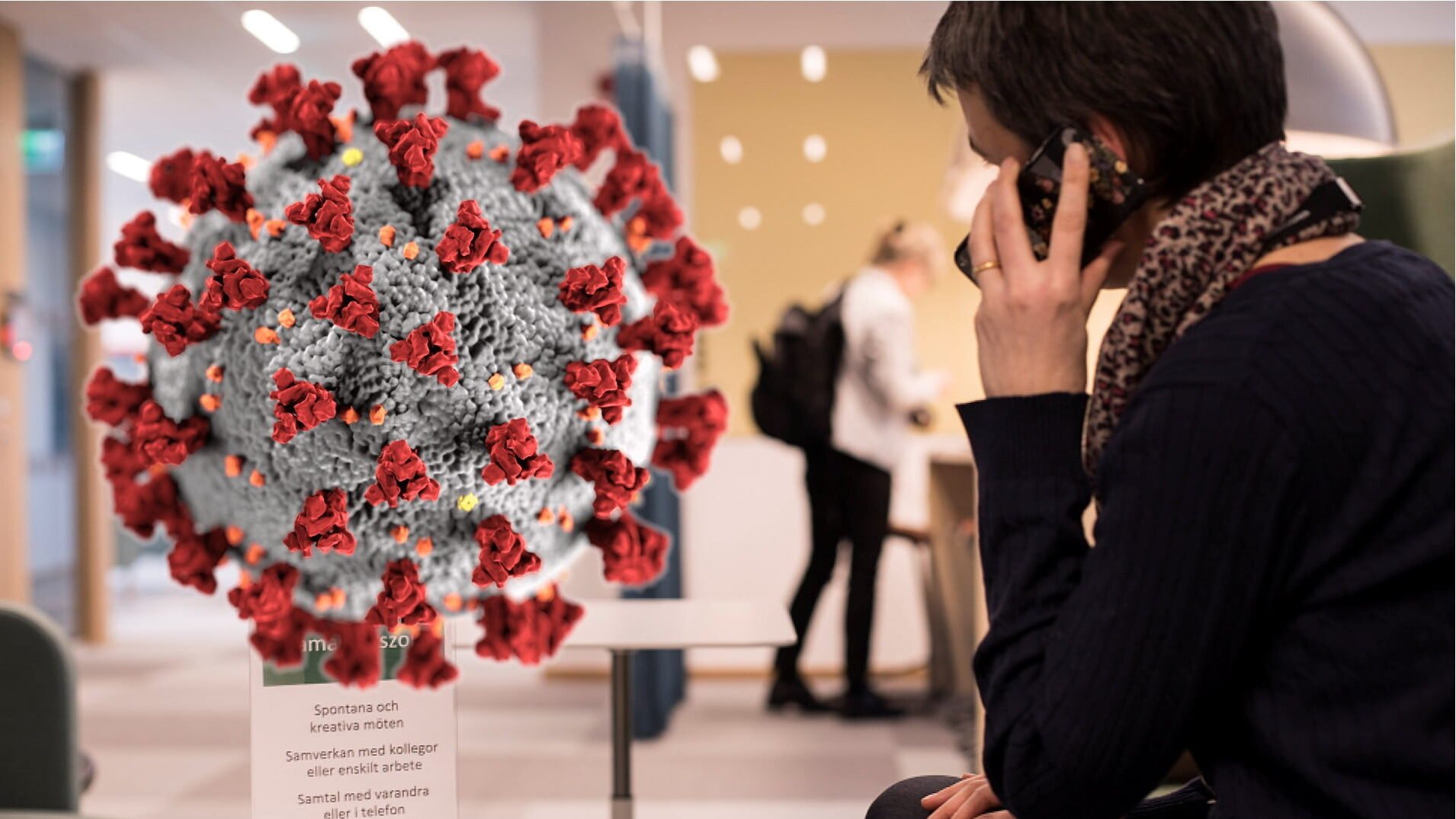 En kvinna talar i telefon. Ovanför henne syns ett fiktivt covid-19-virus.