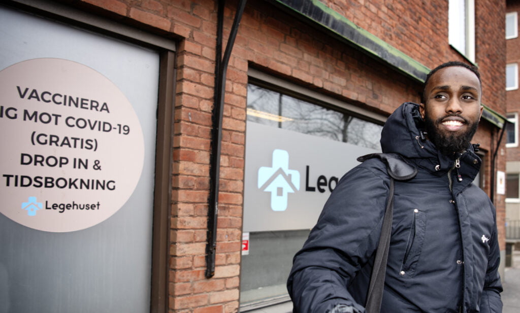 Hamza Mostafa utanför Legehuset vid Heden.