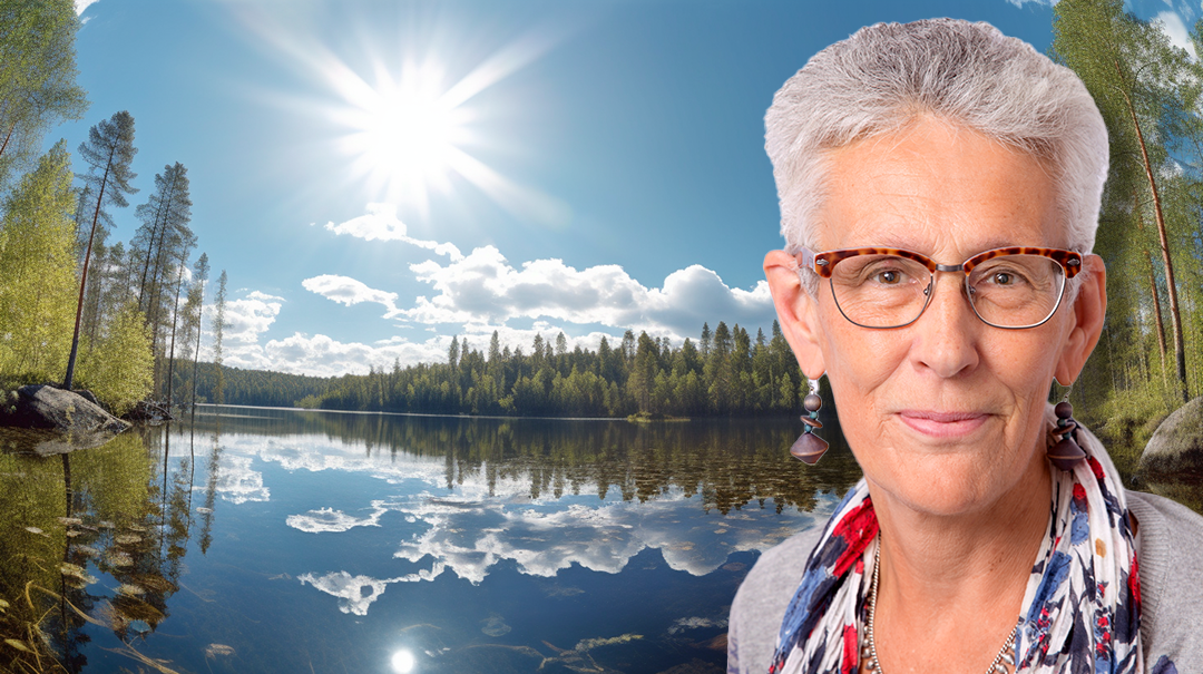 Sol över en sjö, porträttbild på Marga Brisman.