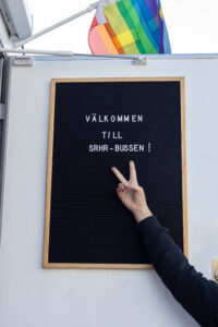 tavla med texten "välkommen"