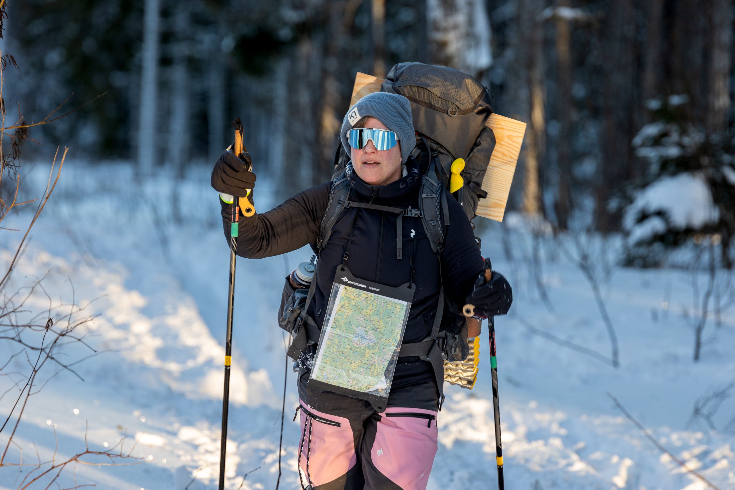 blivande vildmarksguide på skidor