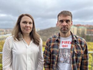 Disa Lyon och Jonas Zimmerman förbereder nästa omgång av utbildningen utbildningsprogrammet Beredskap och Katastrofmedicin. Foto: Patrik Centerwall.